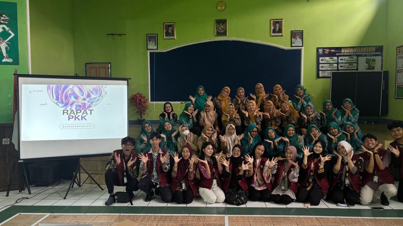 Sosialisasi Mengenai Pemanfaatan Limbah Anorganik Sebagai Sarana Budidaya Tanaman Berupa Pot