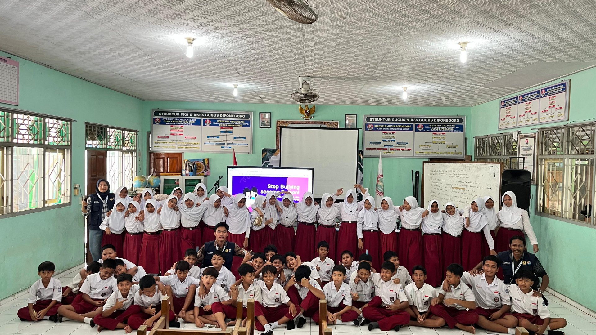 KKN Hari 20, Sosialisasi Anti Bullying, Sosialisasi Pemilahan sampah, piket balai desa