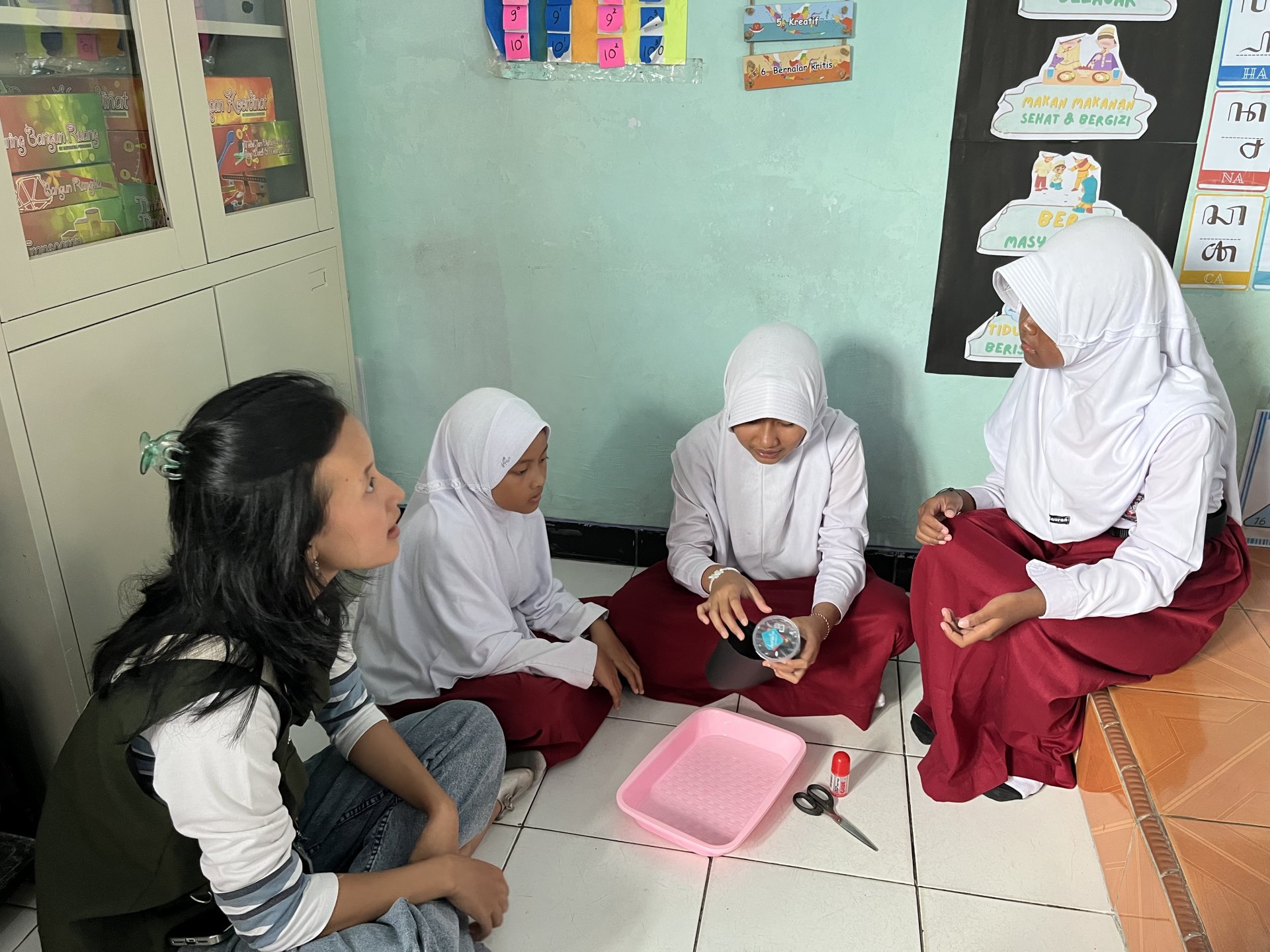 Eksperimen Gunung Meletus di SDN 01 Wadaslintang