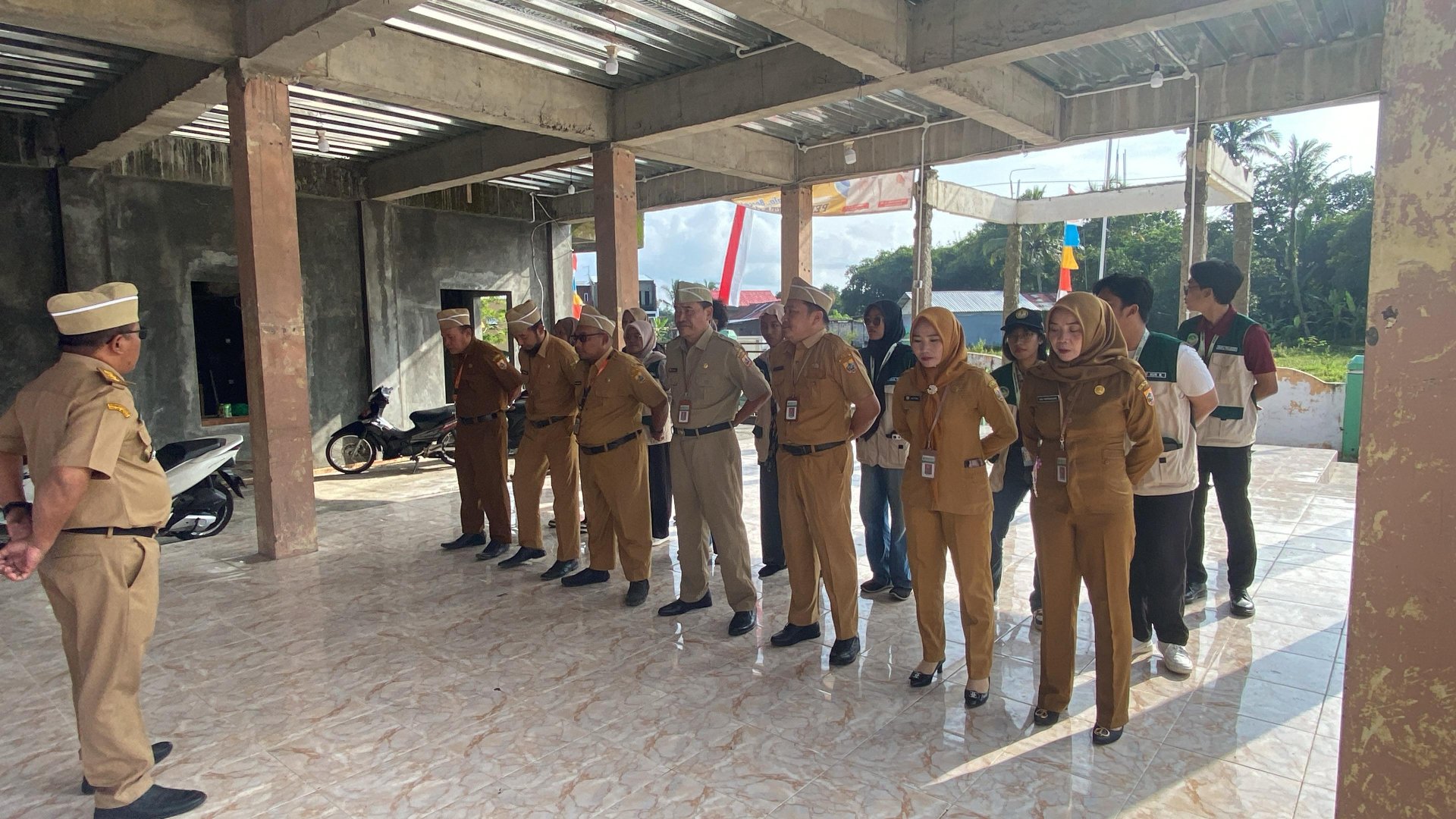 Melakukan Apel Rutin di Balai desa dan Melakukan pemantauan magot