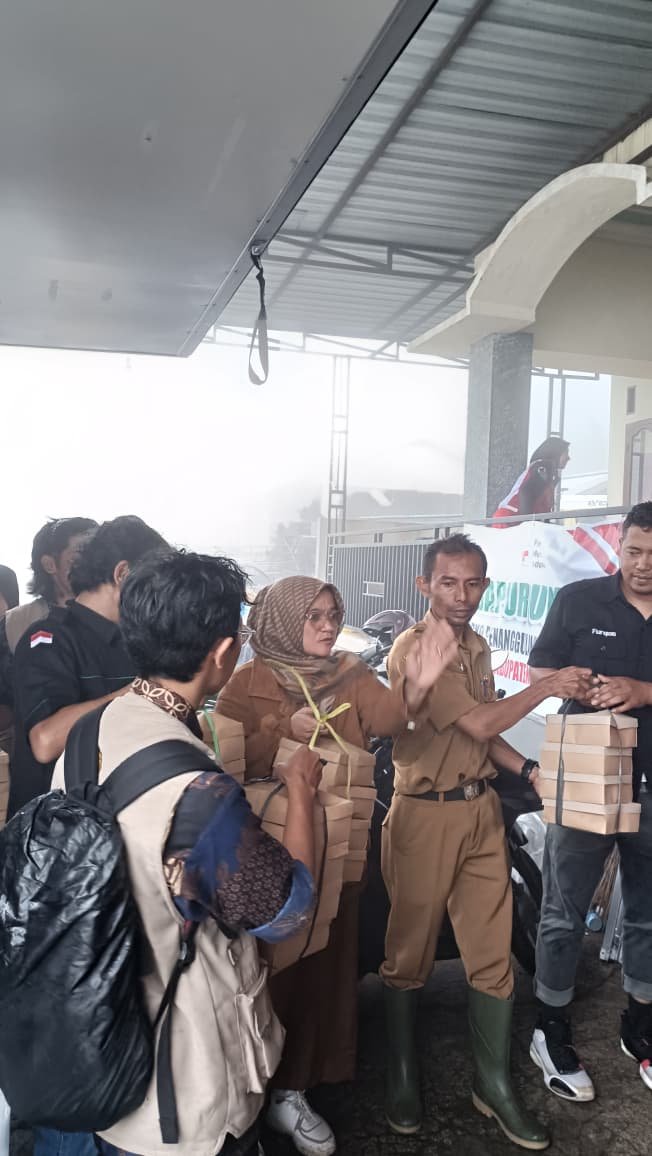 Day 20 - Membantu Penyaluran bantuan Pulosari