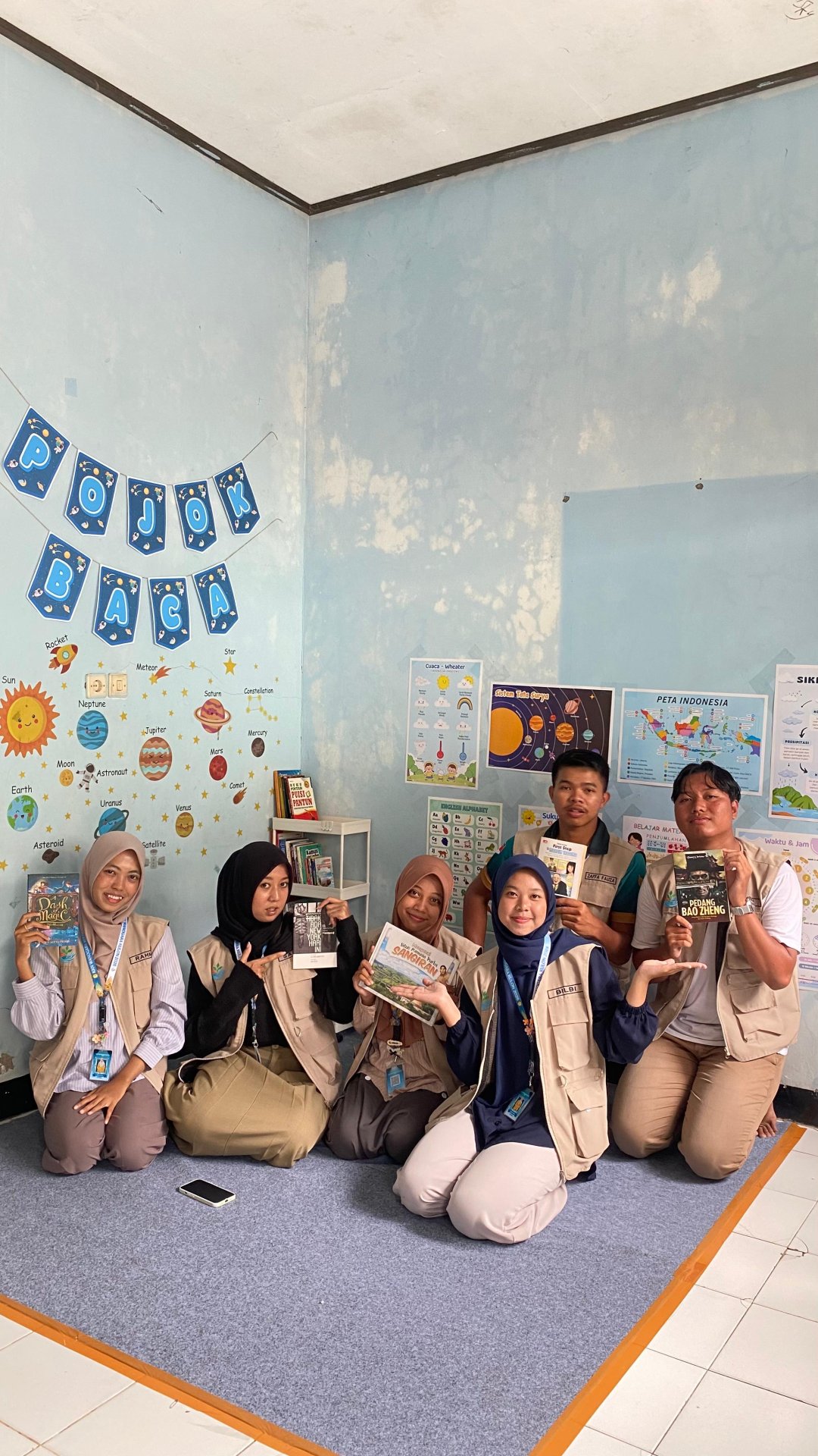 Penyusunan sarana pojok baca