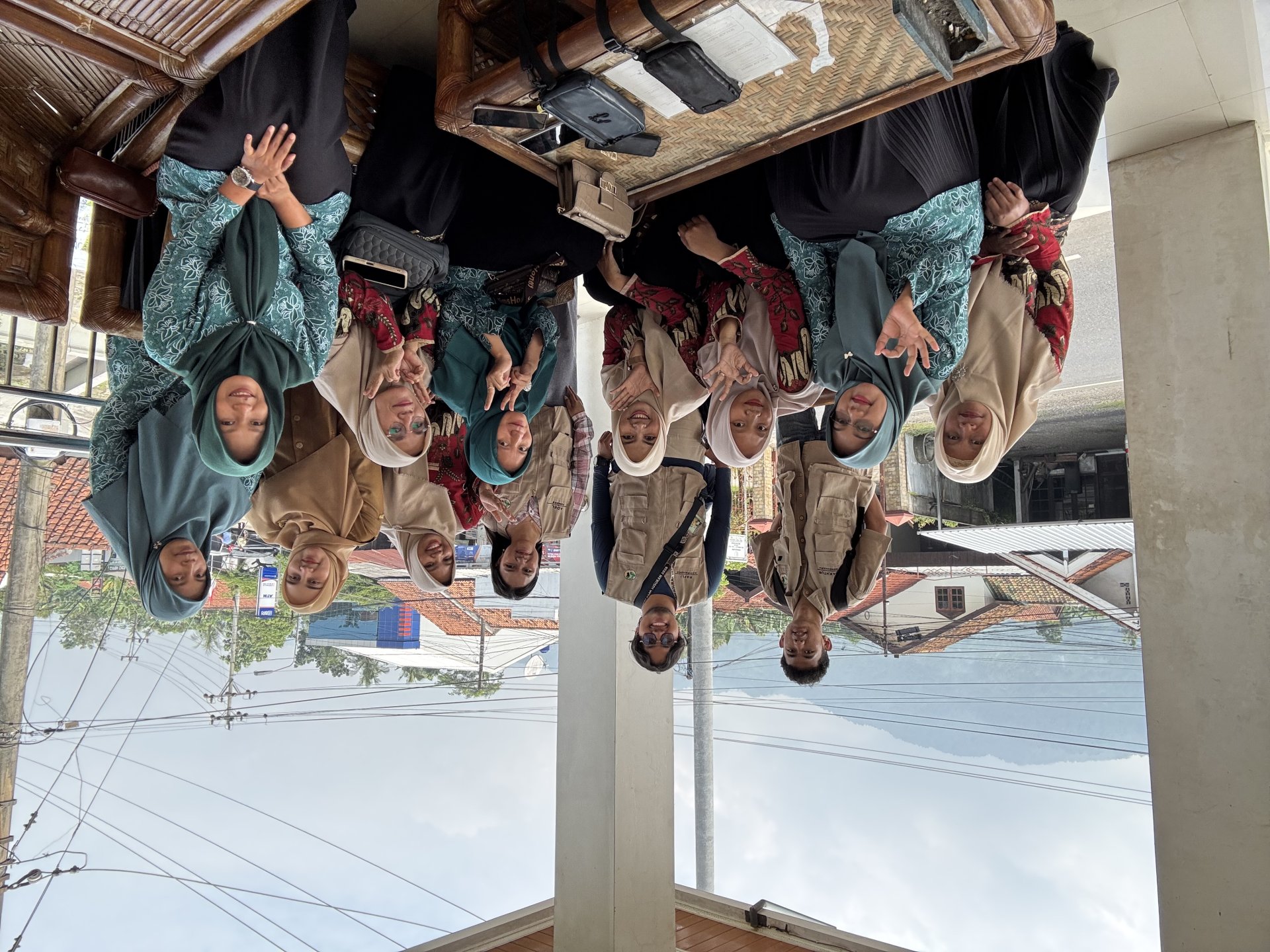 Kegiatan Piket Desa dan pemprotretan perangkat desa