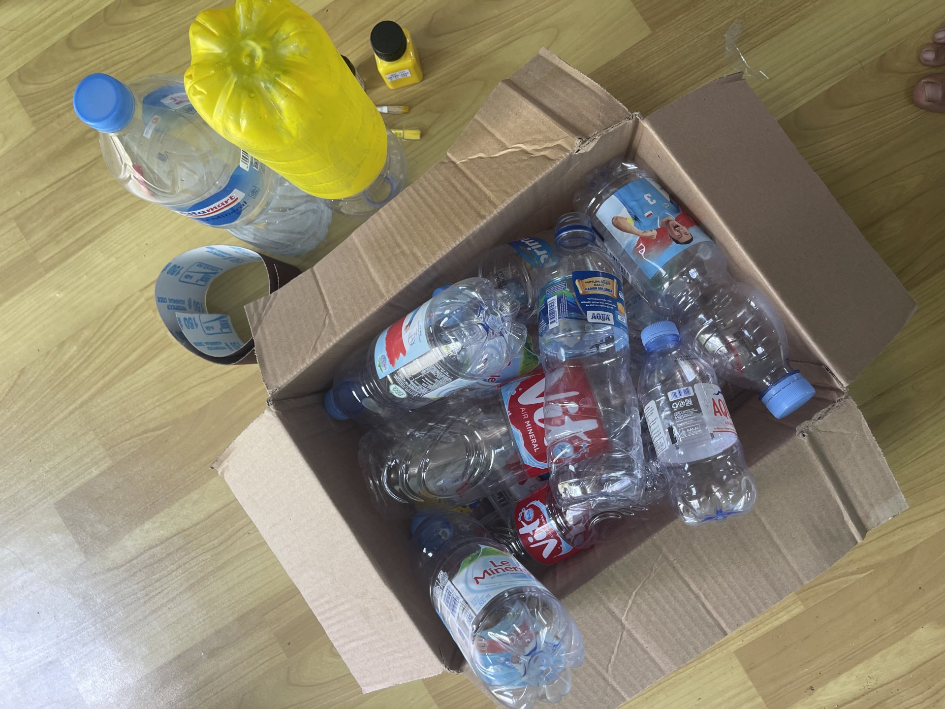 pengolahan limbah anorganik menjadi sarana budidaya berupa pot