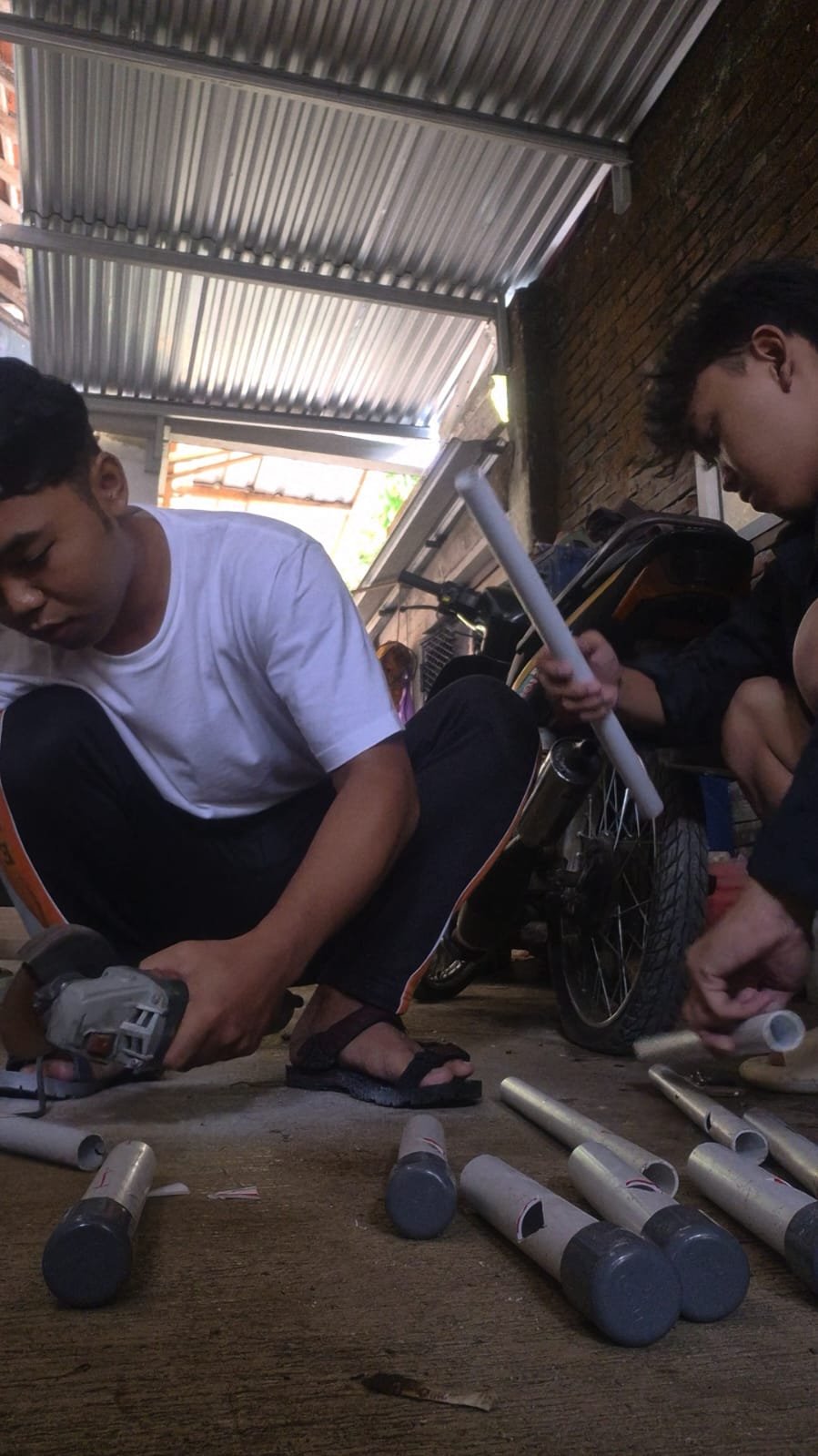 Membuat alat penebar pupuk