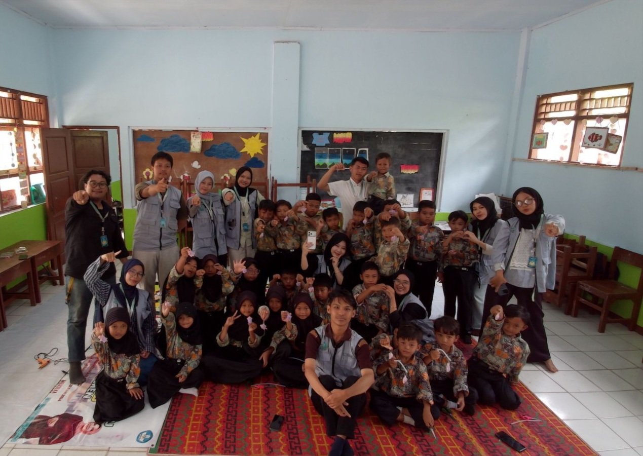 Craft Workshop: Pembuatan Gantungan Kunci Bersama Anak-anak SD Negeri Jatimulyo
