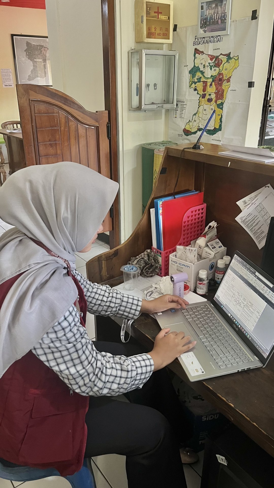 Piket Rutin di Balai Desa Bodaskarangdjati