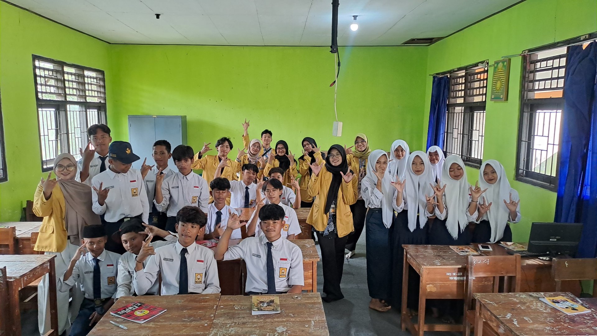 Sosialisasi motivasi belajar di SMP Islam Desa Trimulyo