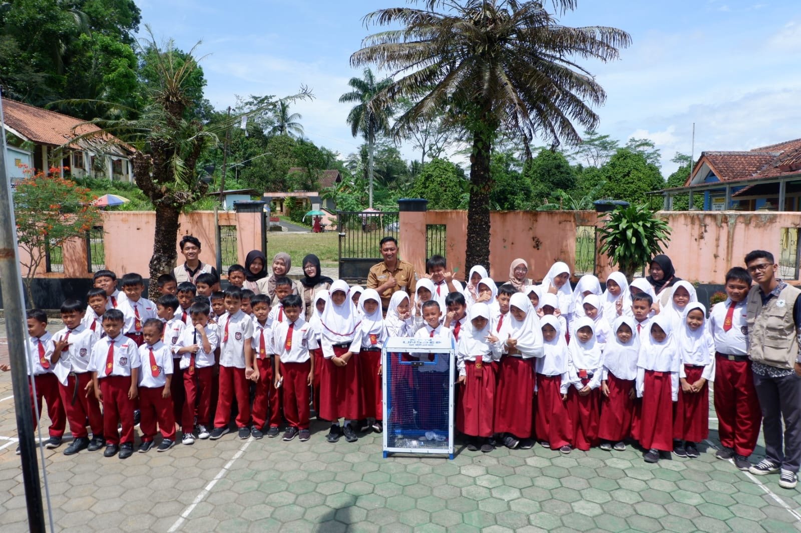 Sosialisasi Pemilahan Sampah di SD Negeri 1 Wlahar