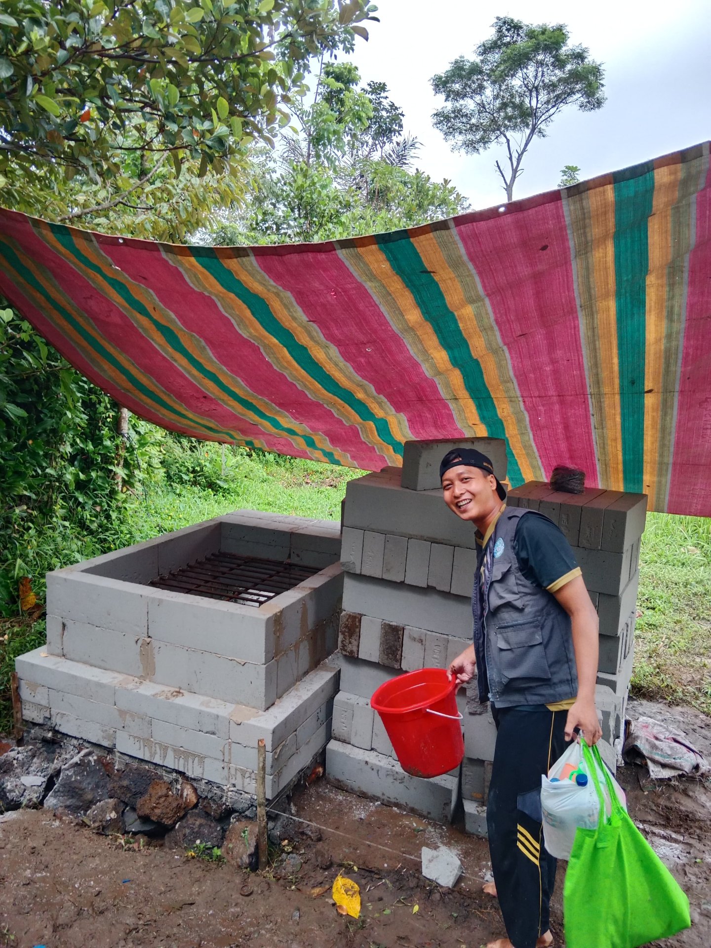 pembuatan alat pembakaran sampah minim asap