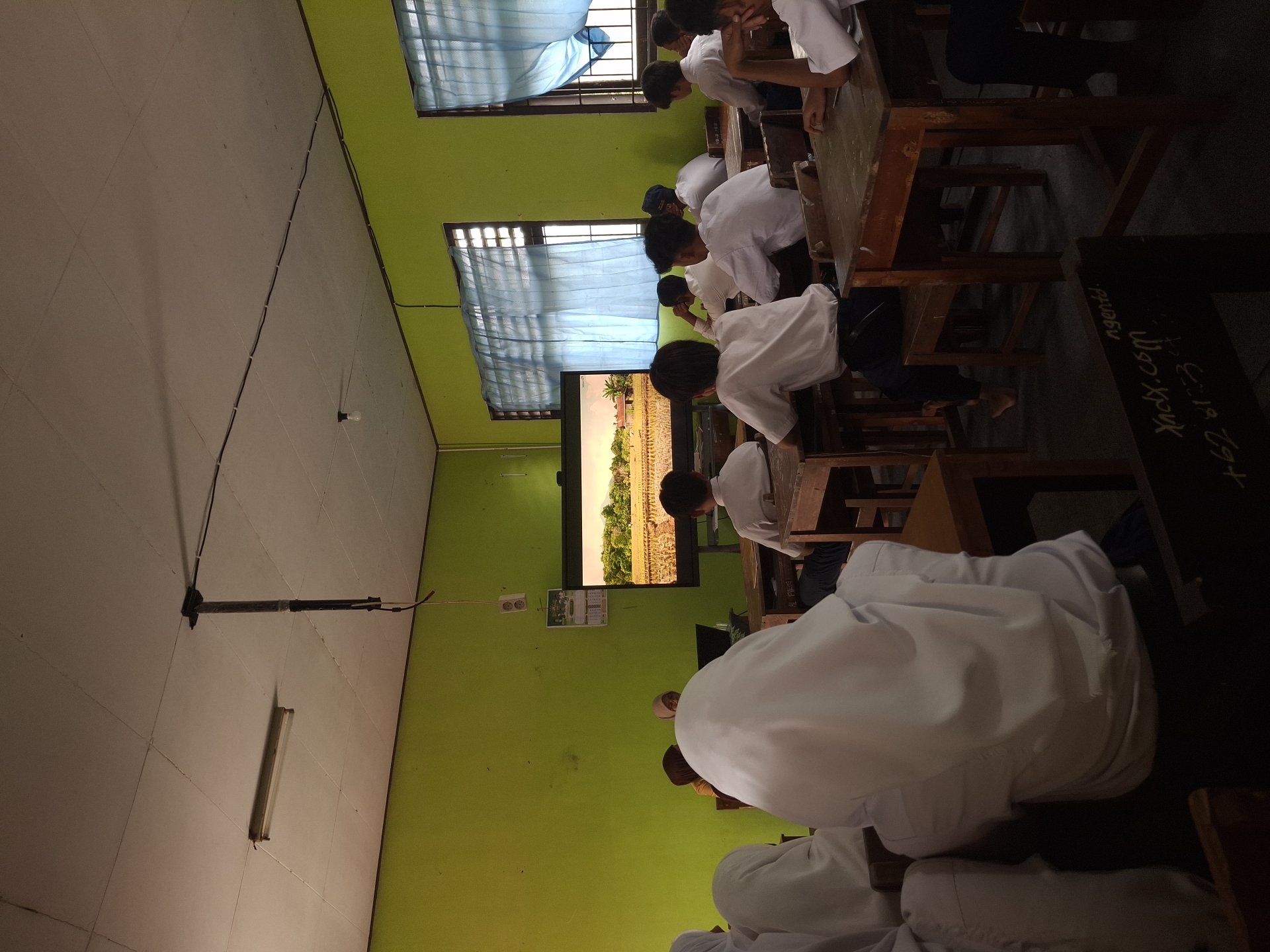 Kegiatan sosialisasi motivasi belajar di SMP Islam Wadaslintang