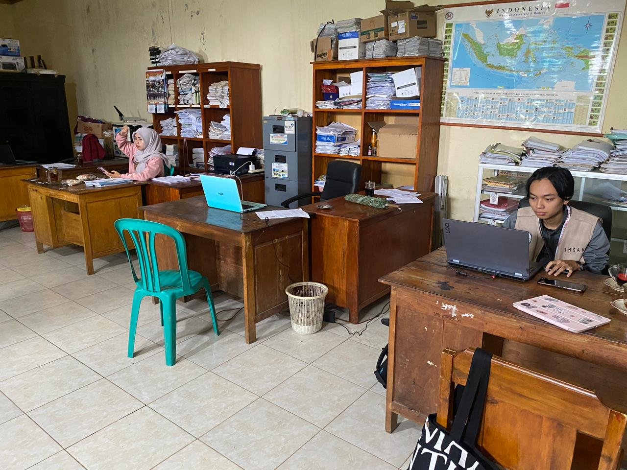 Hari ke dua puluh dua (22). Piket Pemerintahan Balai Desa Mendelem