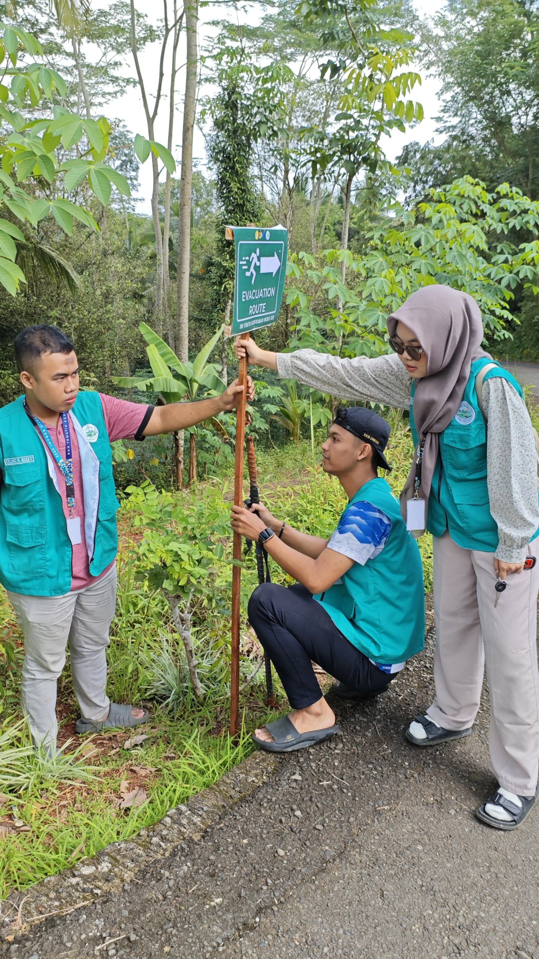 Pengajaran, pemasangan rambu evakuasi, dan pendampingan umkm