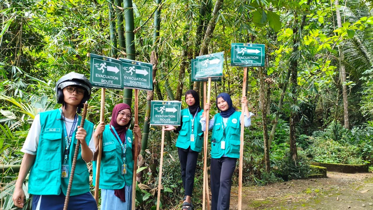 Pelaksanaan Pengajaran, Pemasangan Rambu Evakuasi, dan Pendampingan UMKM