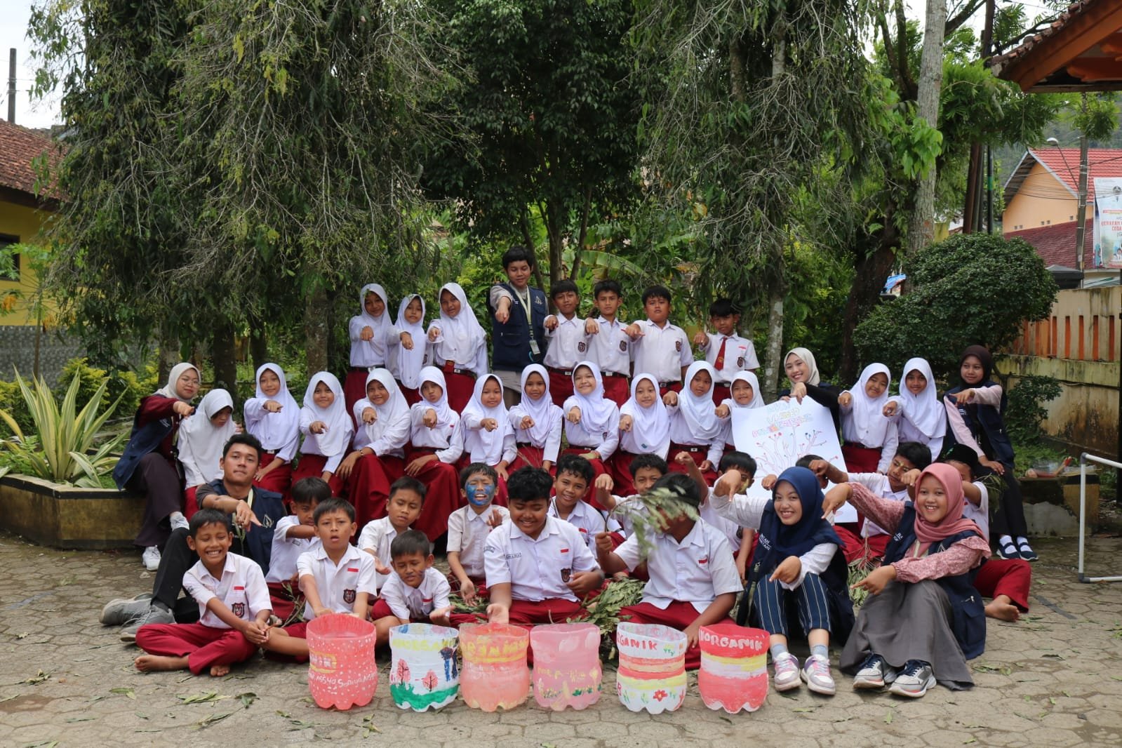 Edukasi Pemilahan Sampah dan Praktik Daur Ulang