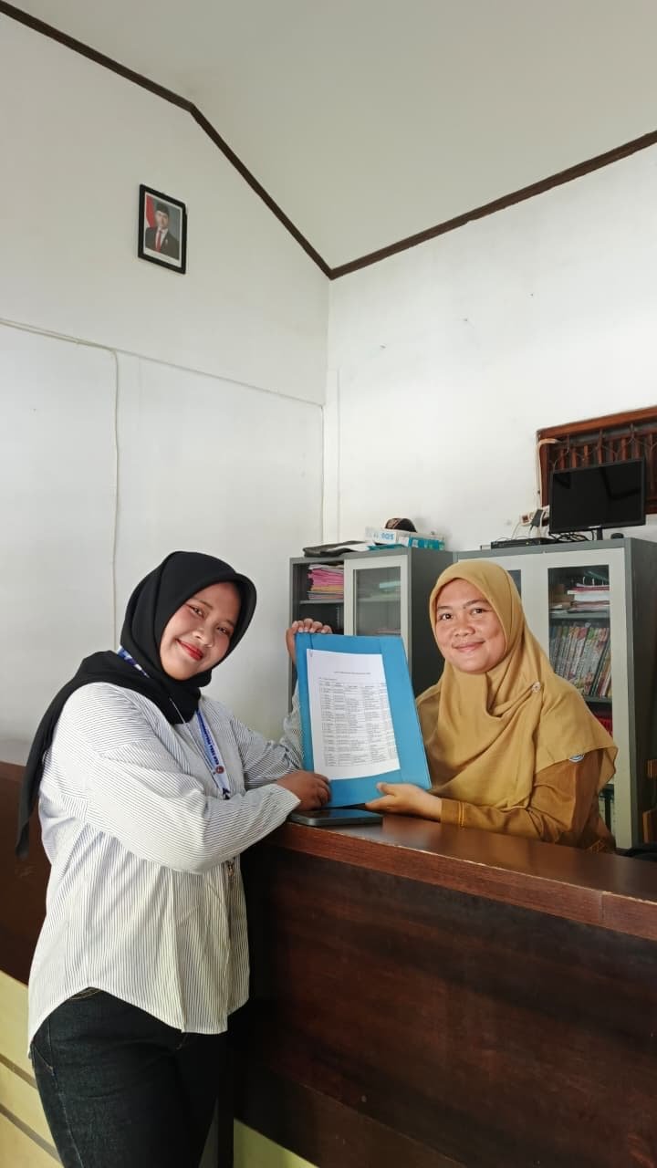 Kegiatan Hari Ke-21| Penyerahan Data UMKM ke Balai Desa