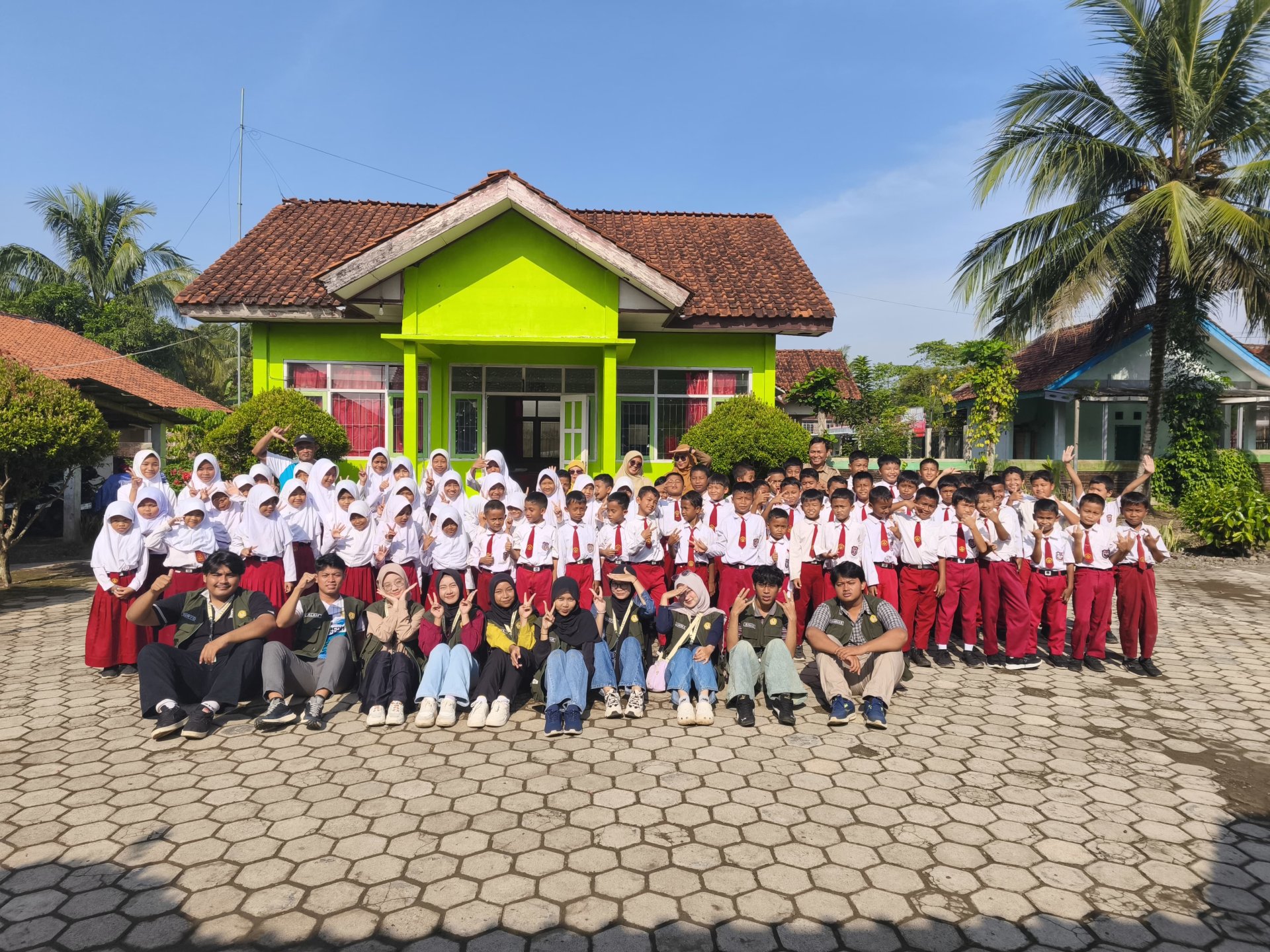 Hari 21.22 (Integrasi Program Edukasi, Penguatan Ekonomi Lokal, dan Kelestarian Lingkungan)