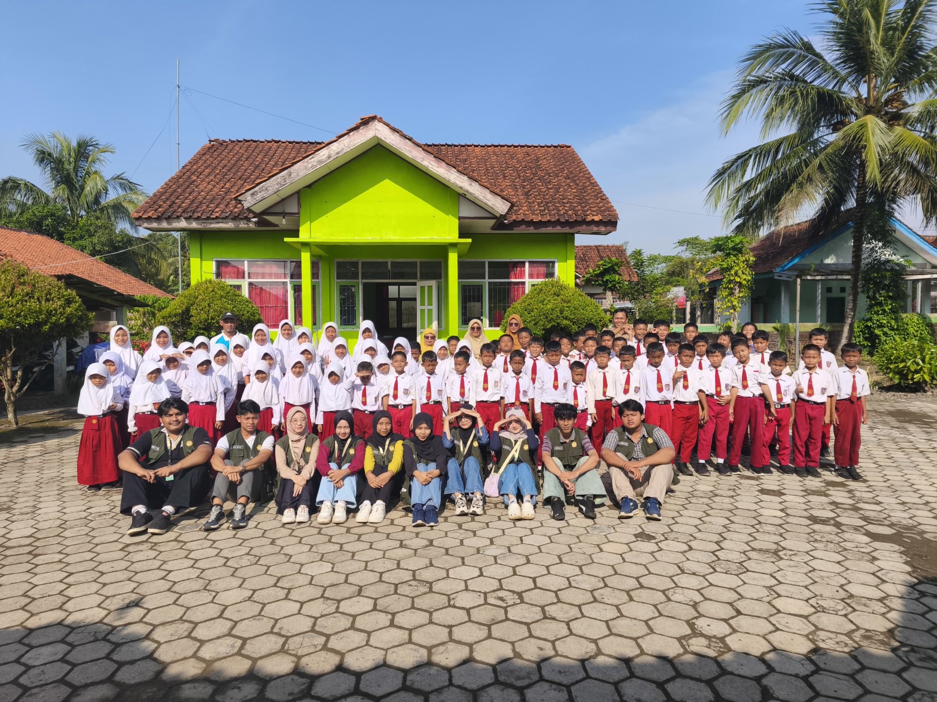 Hari 21.22 (Integrasi Program Edukasi, Penguatan Ekonomi Lokal, dan Kelestarian Lingkungan)