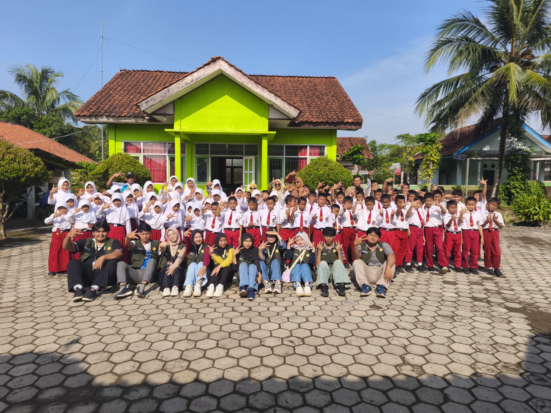 Hari 21.22 (Integrasi Program Edukasi, Penguatan Ekonomi Lokal, dan Kelestarian Lingkungan)