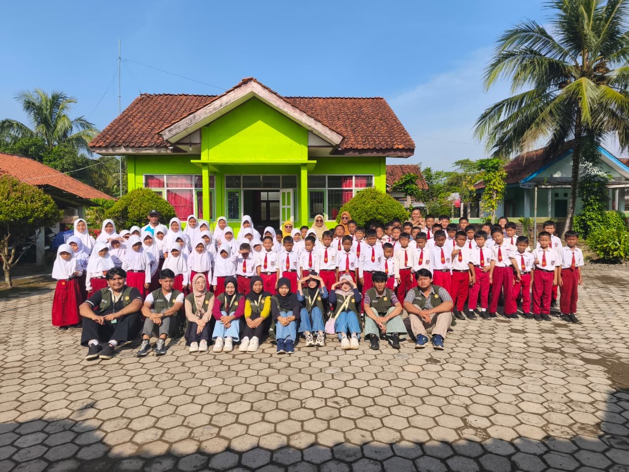 Hari 21.22 (Integrasi Program Edukasi, Penguatan Ekonomi Lokal, dan Kelestarian Lingkungan)