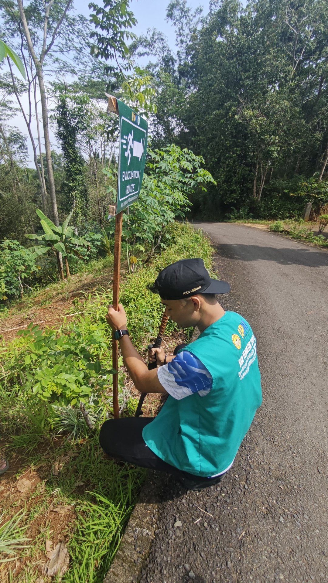 Pengajaran di smp pgri dan pemasangan rambu evakuasi
