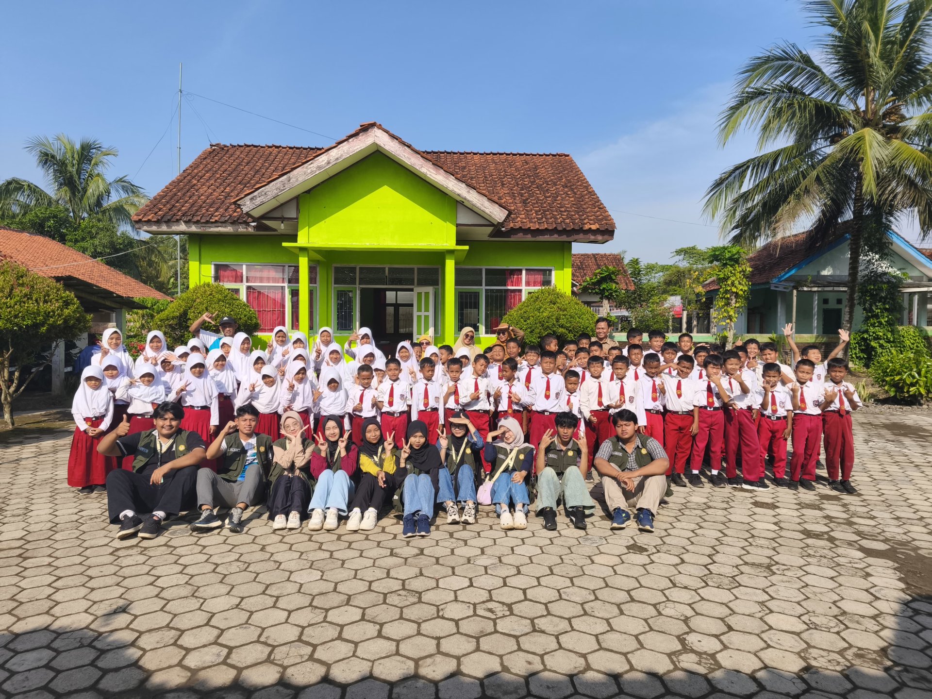 Hari 21.22 (Integrasi Program Edukasi, Penguatan Ekonomi Lokal, dan Kelestarian Lingkungan)