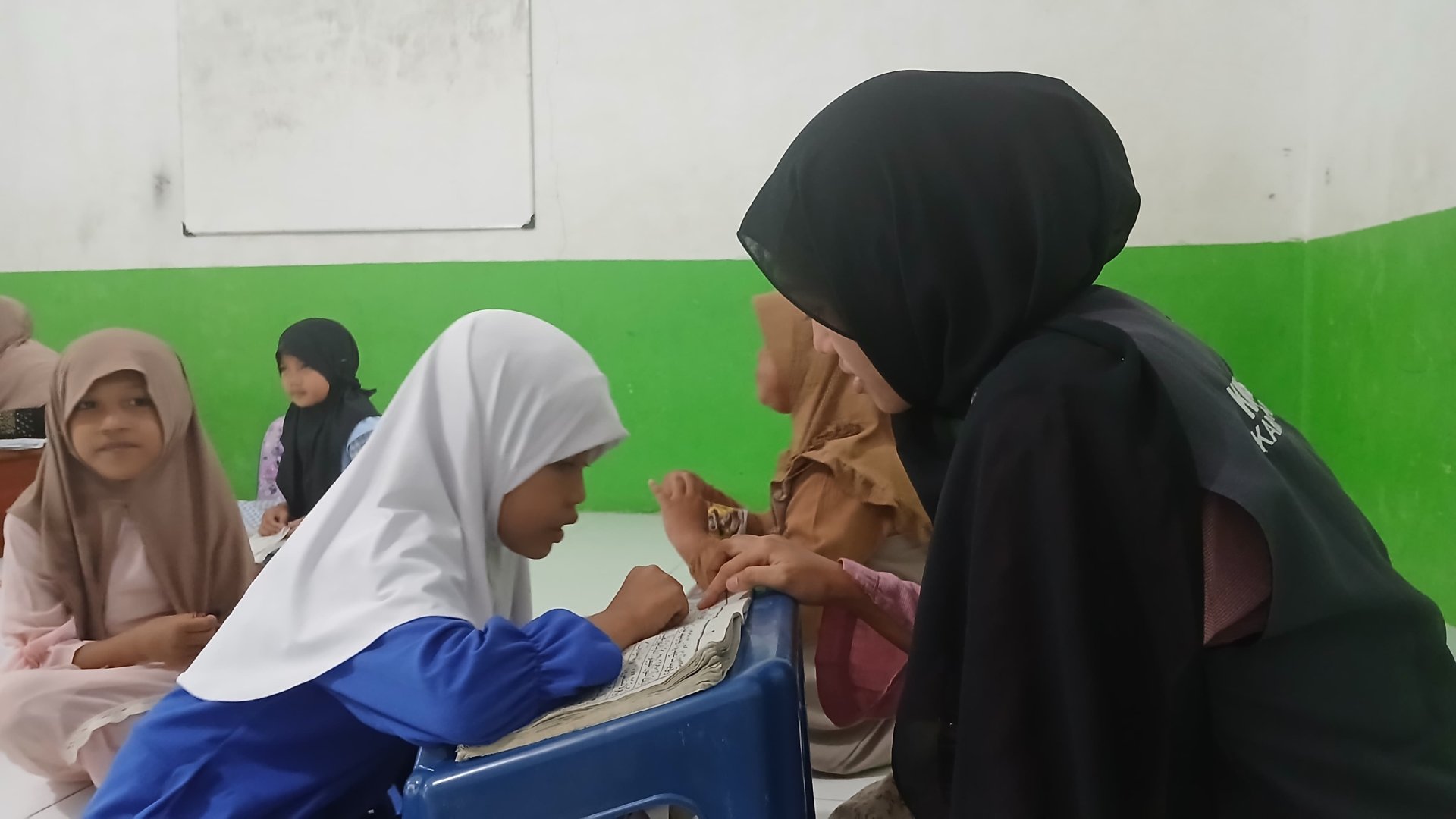 Pengajaran Al Qur'an dan Iqro di TPQ