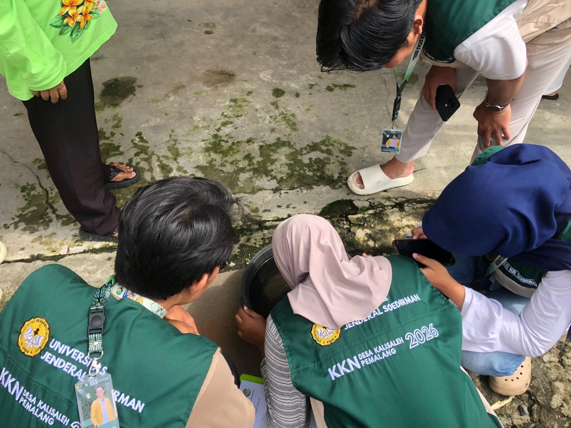 Kegiatan pemberantasan sarang nyamuk (PSN) dan sosialisasi pemilihan sampah dan bank sampah
