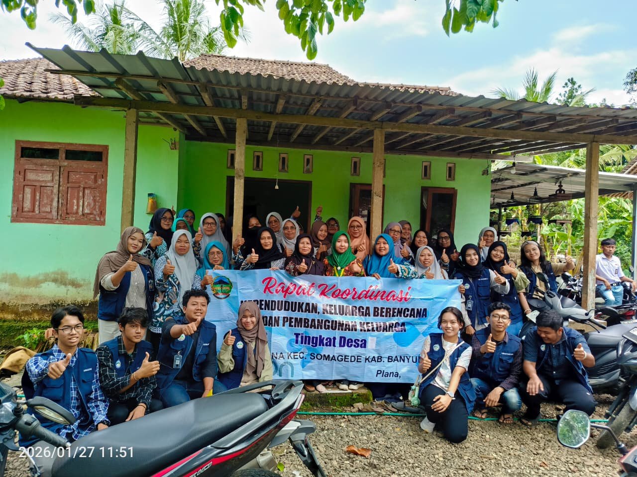 KKN HARI KE-21: Penyuluhan Pembuatan Biopori dan Komposter Rumah Tangga serta Penyuluhan Pengelolaan Bank Sampah bersama Kader KB