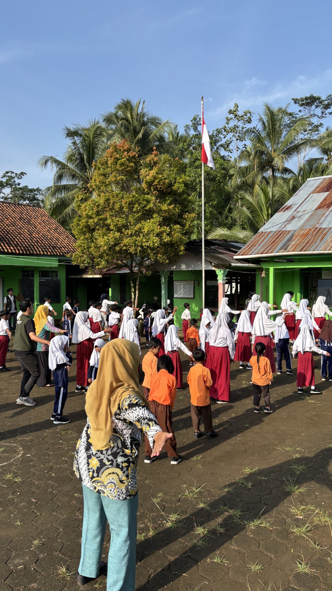 Partisipasi dalam Kegiatan Senam Pagi Rutin Bersama Siswa dan Guru SD Negeri 3 Wadaslintang