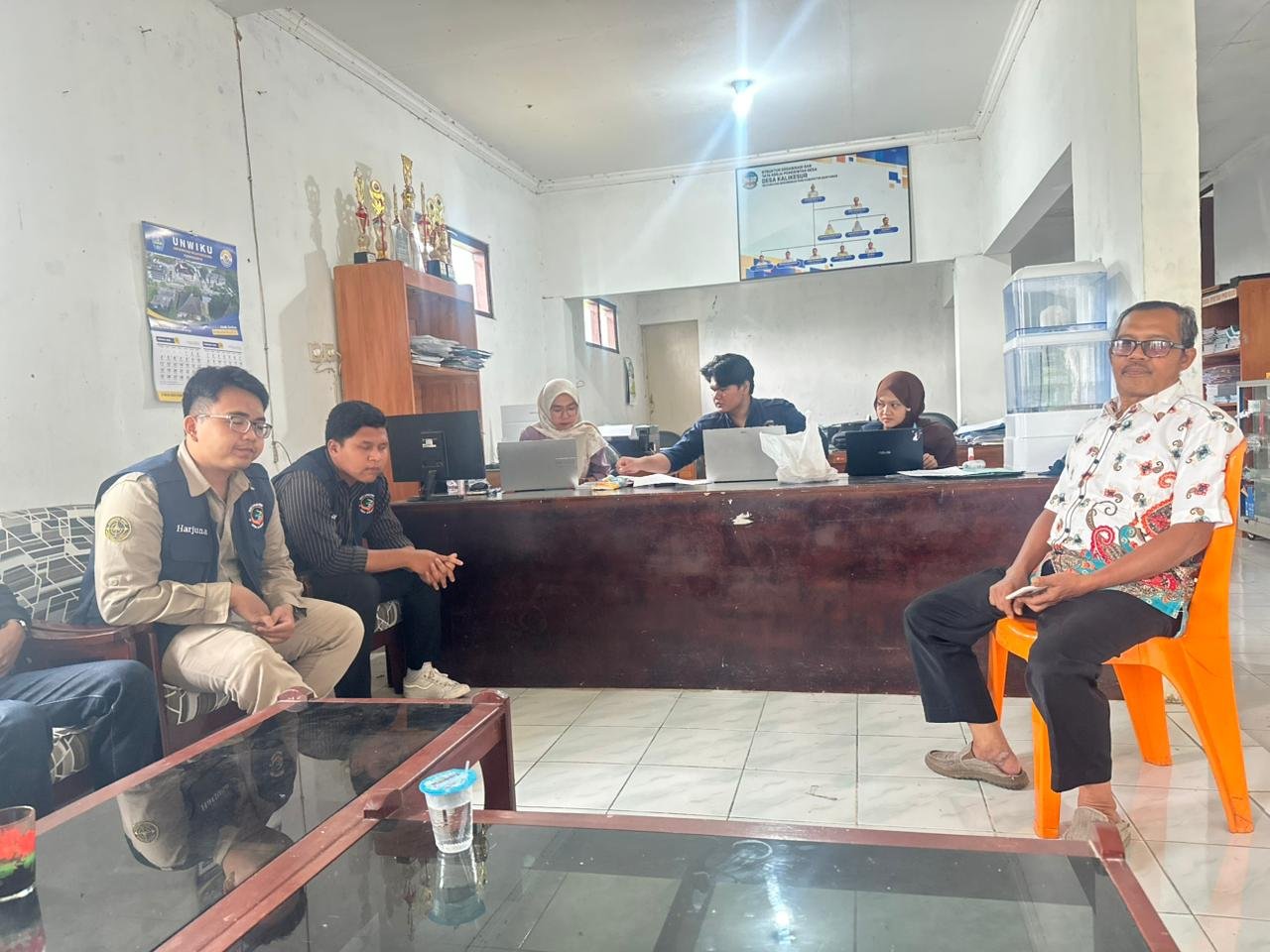 Piket Balai Desa dan Kunjungan ke Balai Desa