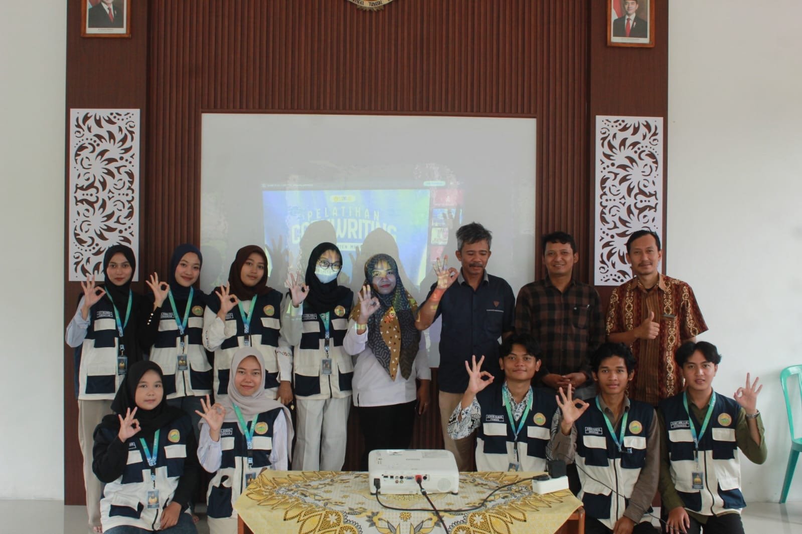 Sosialisasi dan Pelatihan Copywriting, Penulisan Artikel, serta Pembuatan Konten Media Sosial