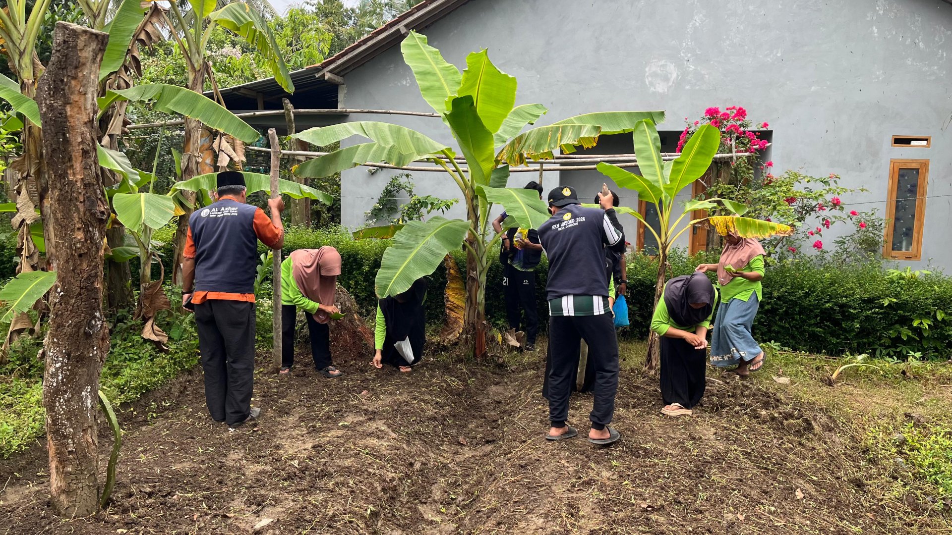 Penanaman Kangkung bersama KWT Dusun 2 (Cahaya Gemilang)