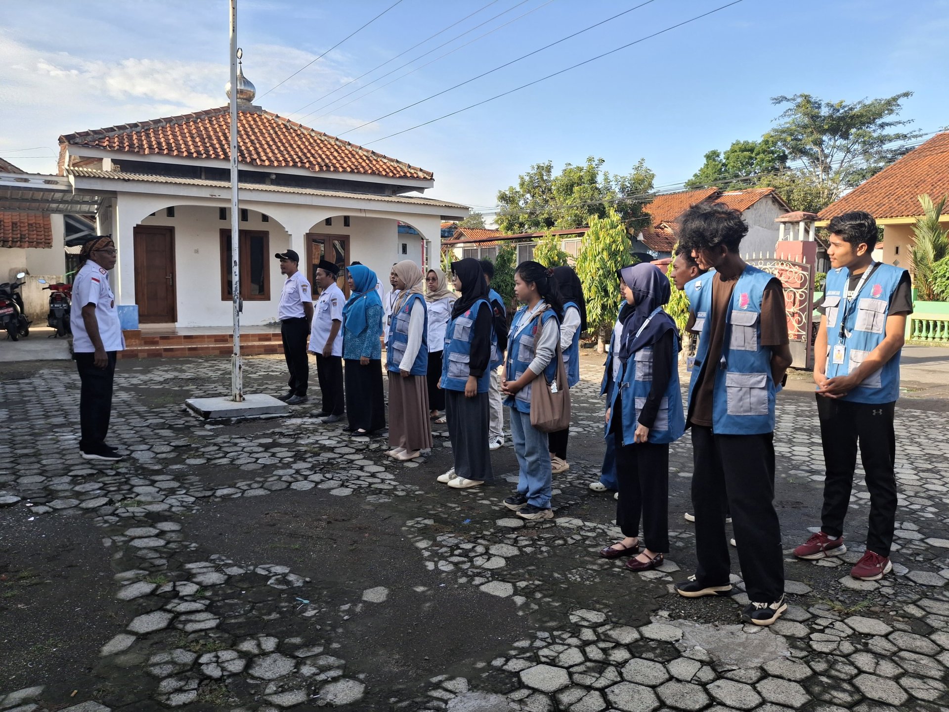 Day 22 : Ikut Apel di balai desa