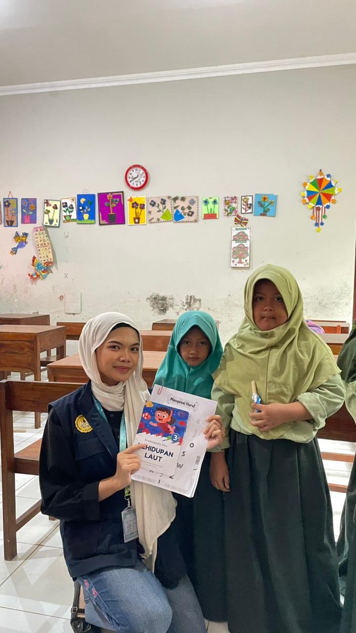 KKN mengajar di SD N 1 Besuki