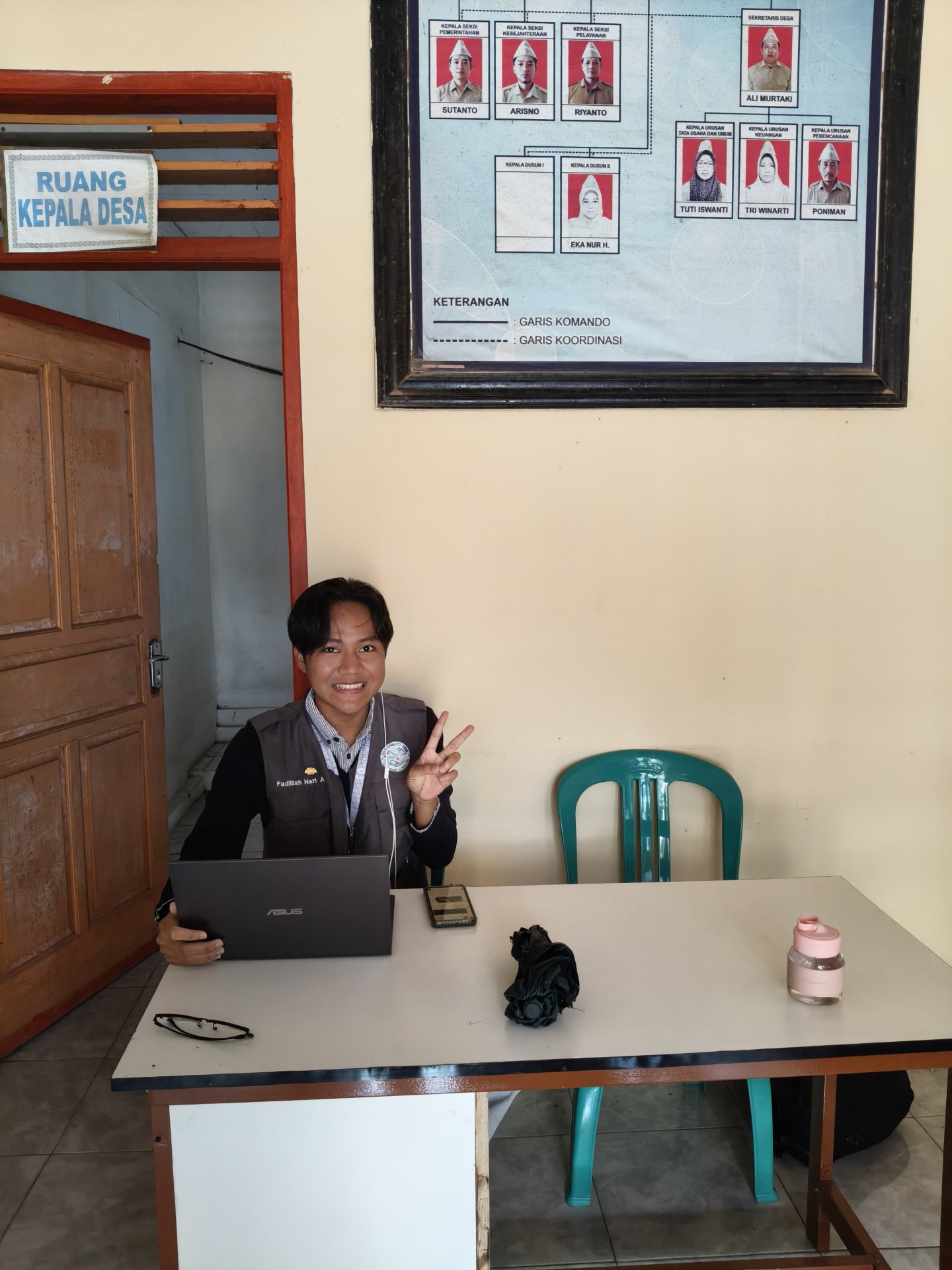 Melakukan piket desa