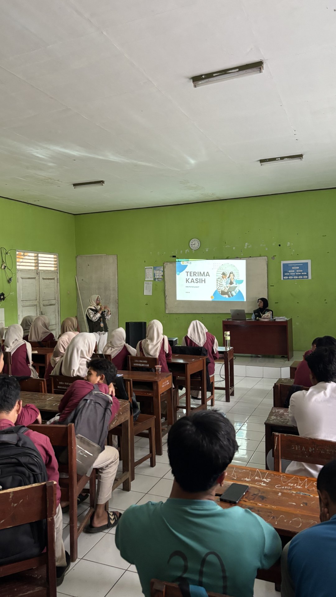 KKN DAY 22 : Pelaksanaan Proker Pendidikan di SMA Maarif Wadaslintang