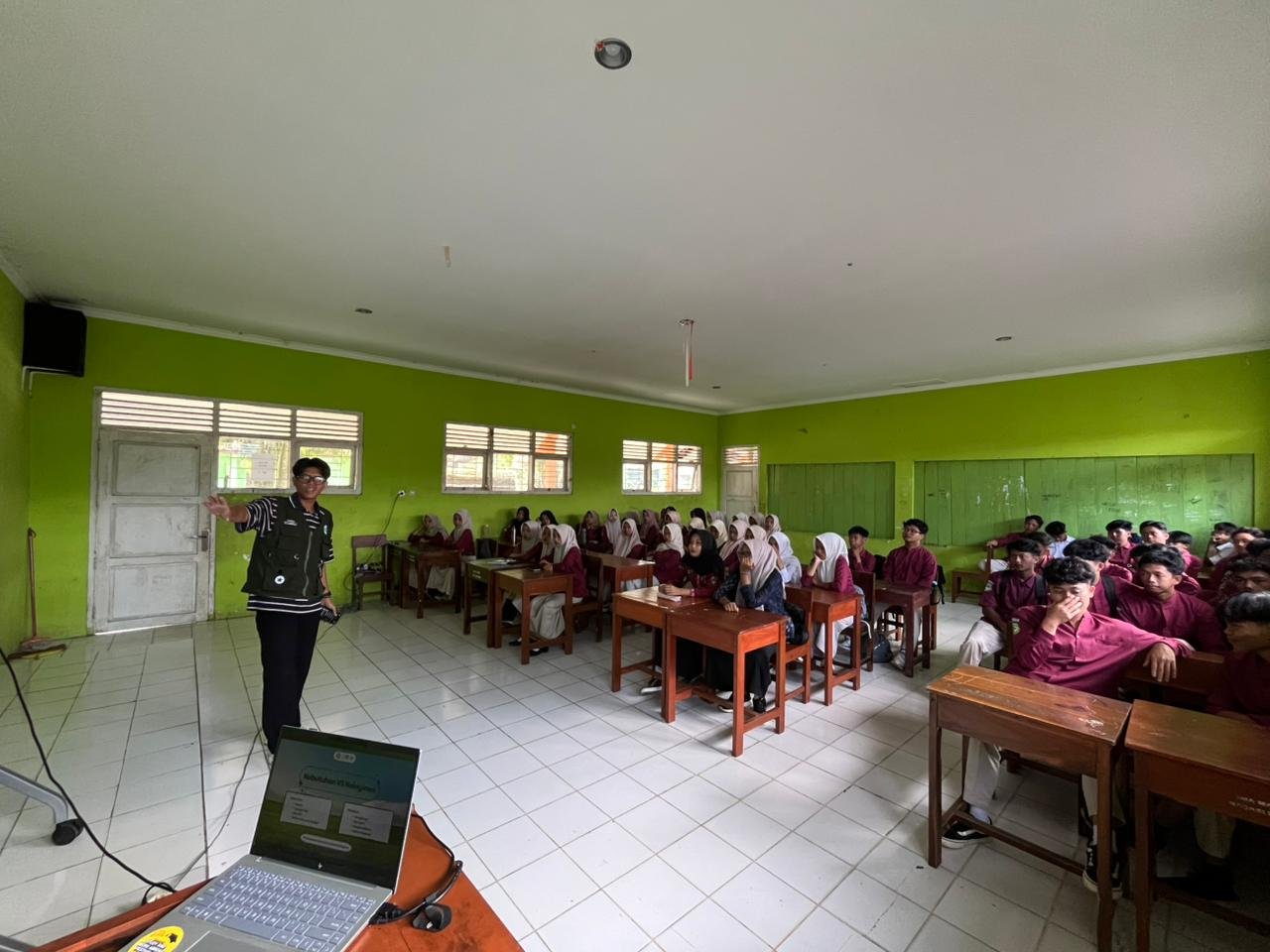 Pelaksanaan Sosialisasi Pengelolaan Uang di SMA Ma’arif Wadaslintang dan Kegiatan Volley Fun di SMP Negeri 1 Wadaslintang