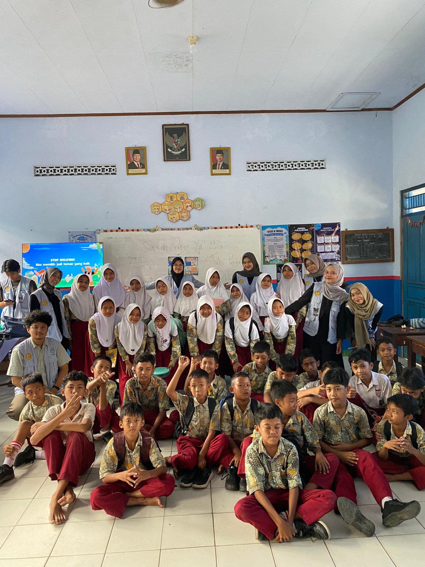 Edukasi Jajan Sehat dan Antibullying Serta Motivasi Anak Sd Bendungan