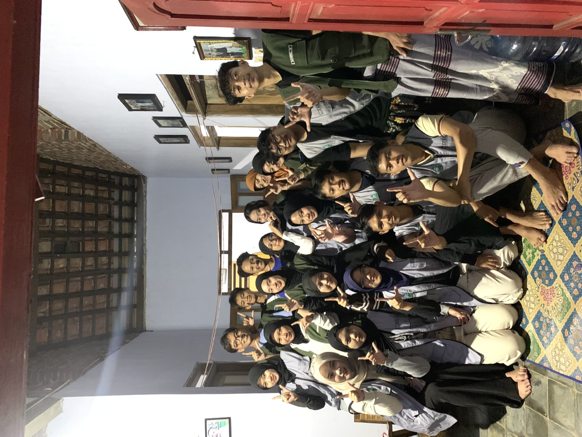 MENERIMA KUNJUNGAN POSKO