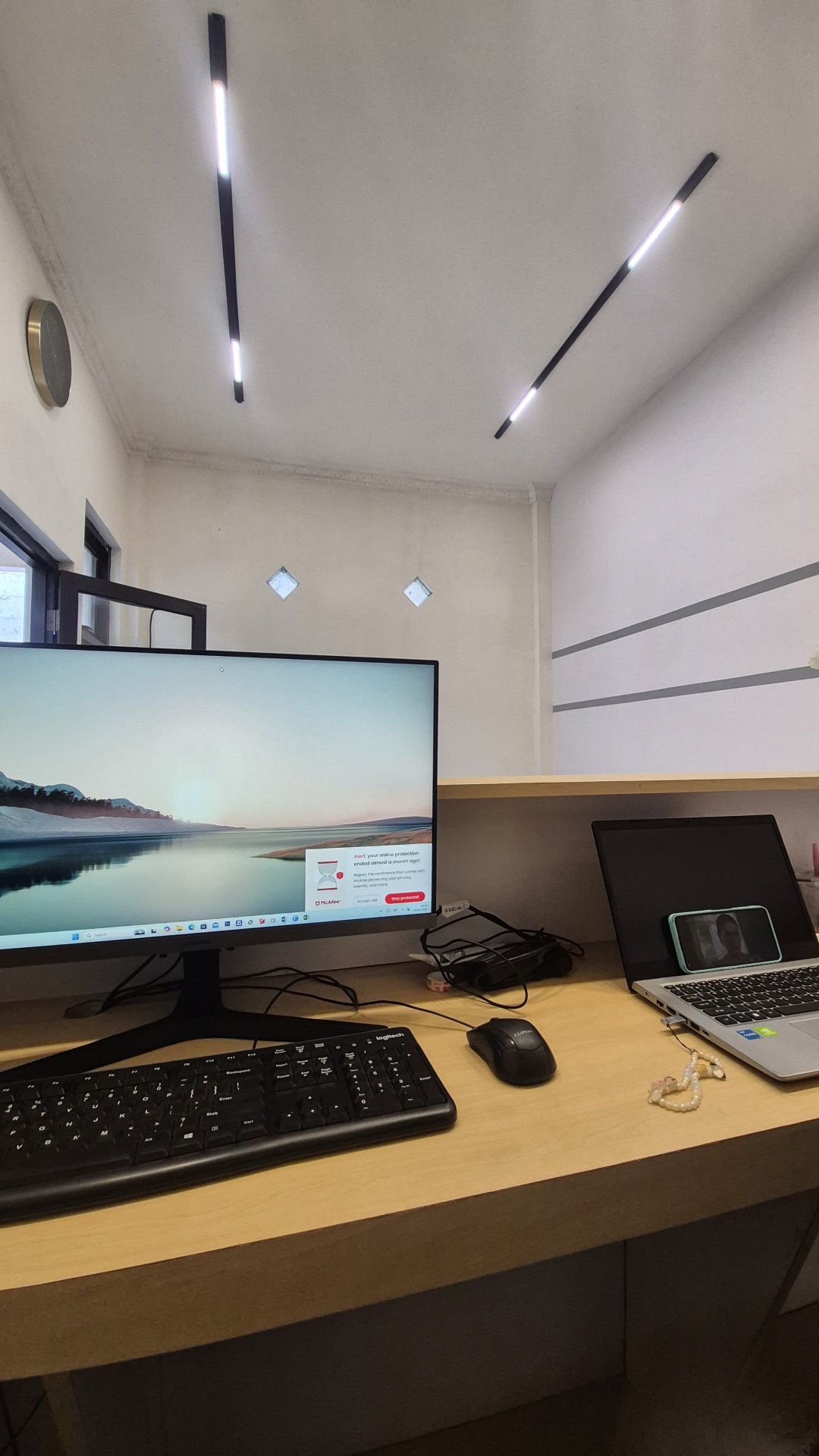 Hari ke-dua puluh dua piket balai desa