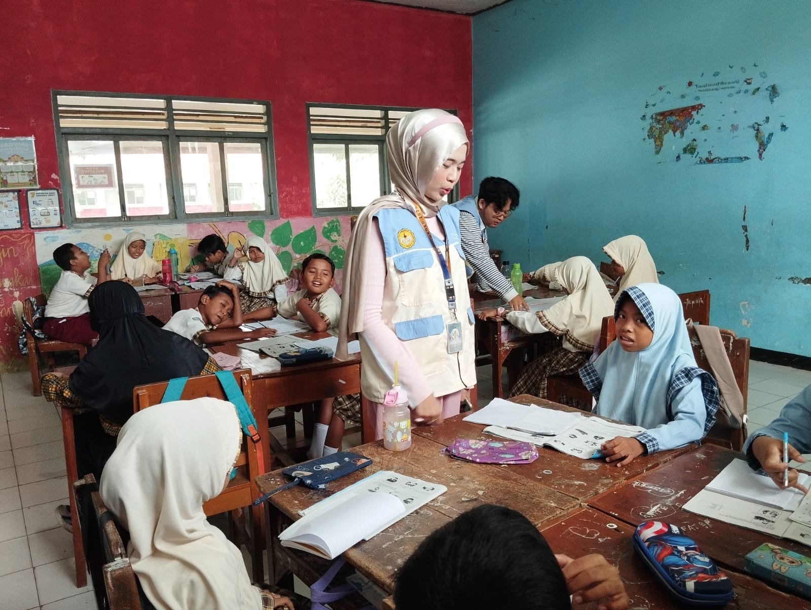 Mengajar di SD N 01 Karangkandri