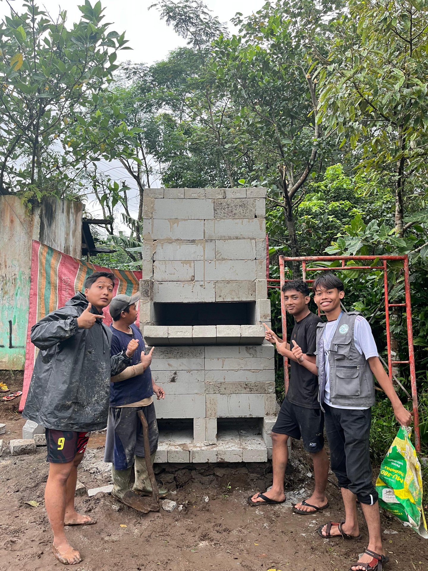 Pembuatan Pembakaran Sampah Minim Asap