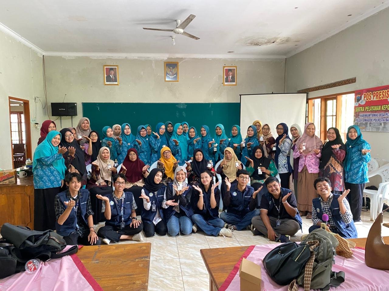 KKN HARI KE-22: Pembuatan Lilin Aromaterapi, Packaging & Branding Lilin Aromaterapi Bersama Kader PKK