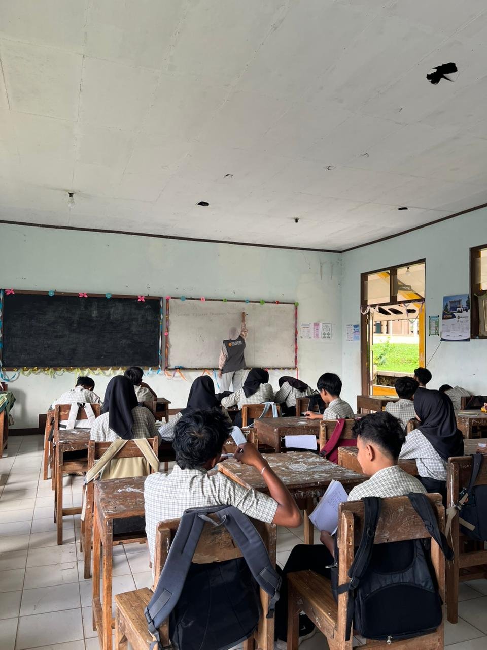 Mengajar Koding dan Evaluasi Akhir di SMP