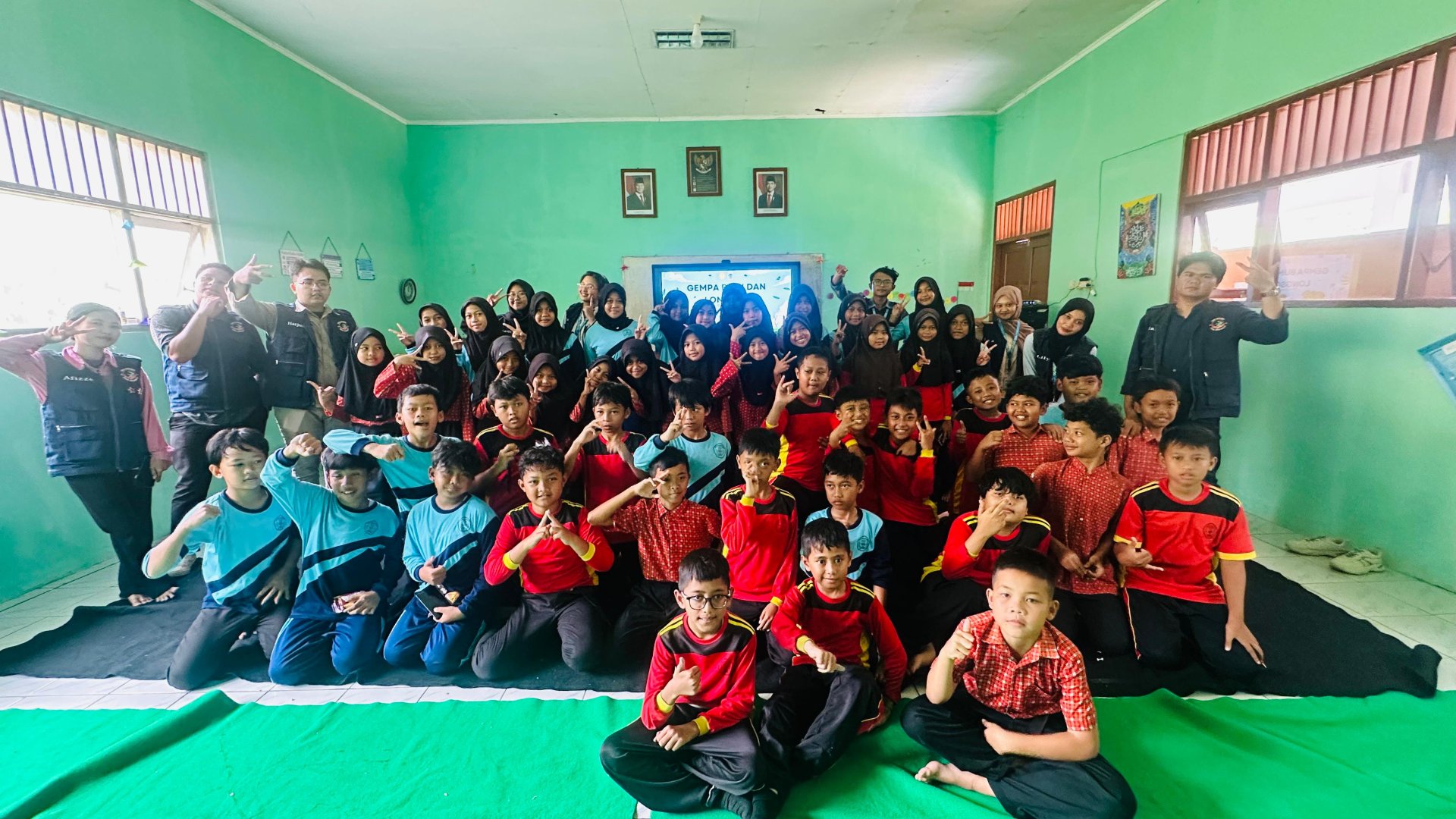 Sosialisasi tentang Gempa Bumi dan Tanah Longsor