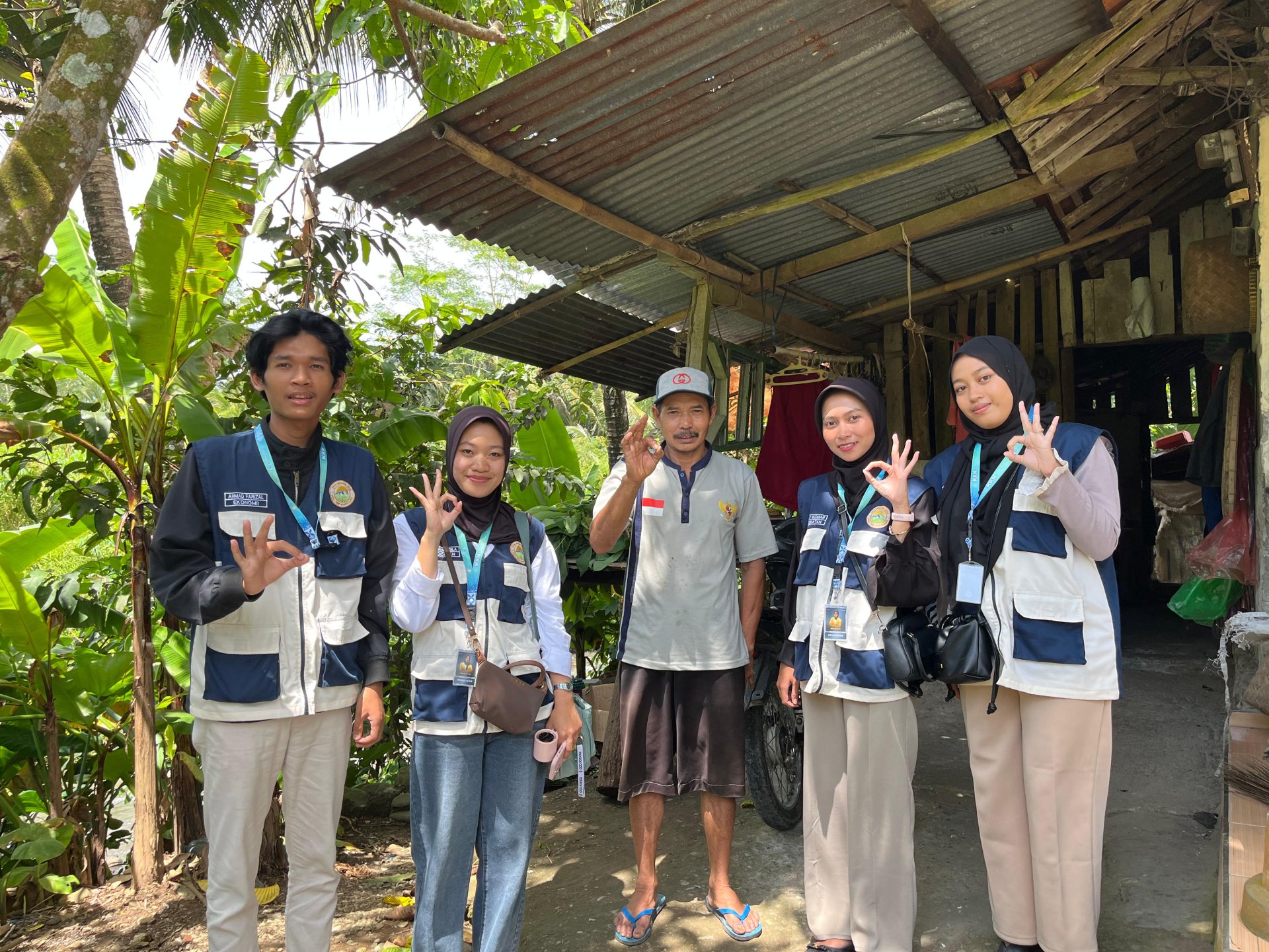 Mengangkat Potensi UMKM Gula Merah melalui Wawancara untuk Video Profil Desa