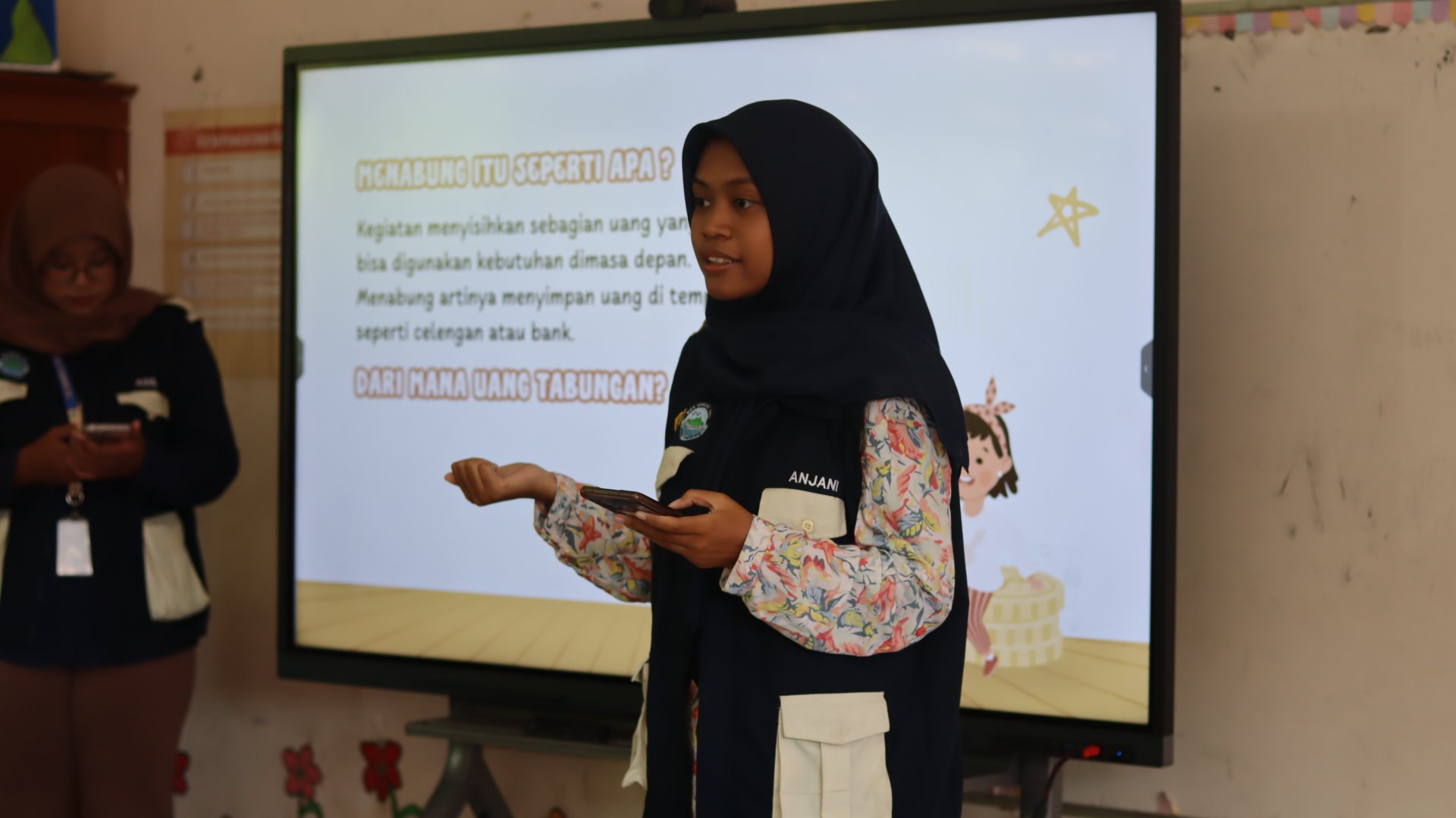 Sosialisasi manfaat menabung untuk membangun kebiasaan menabung yang baik sejak dini di SDN 3 Trimulyo