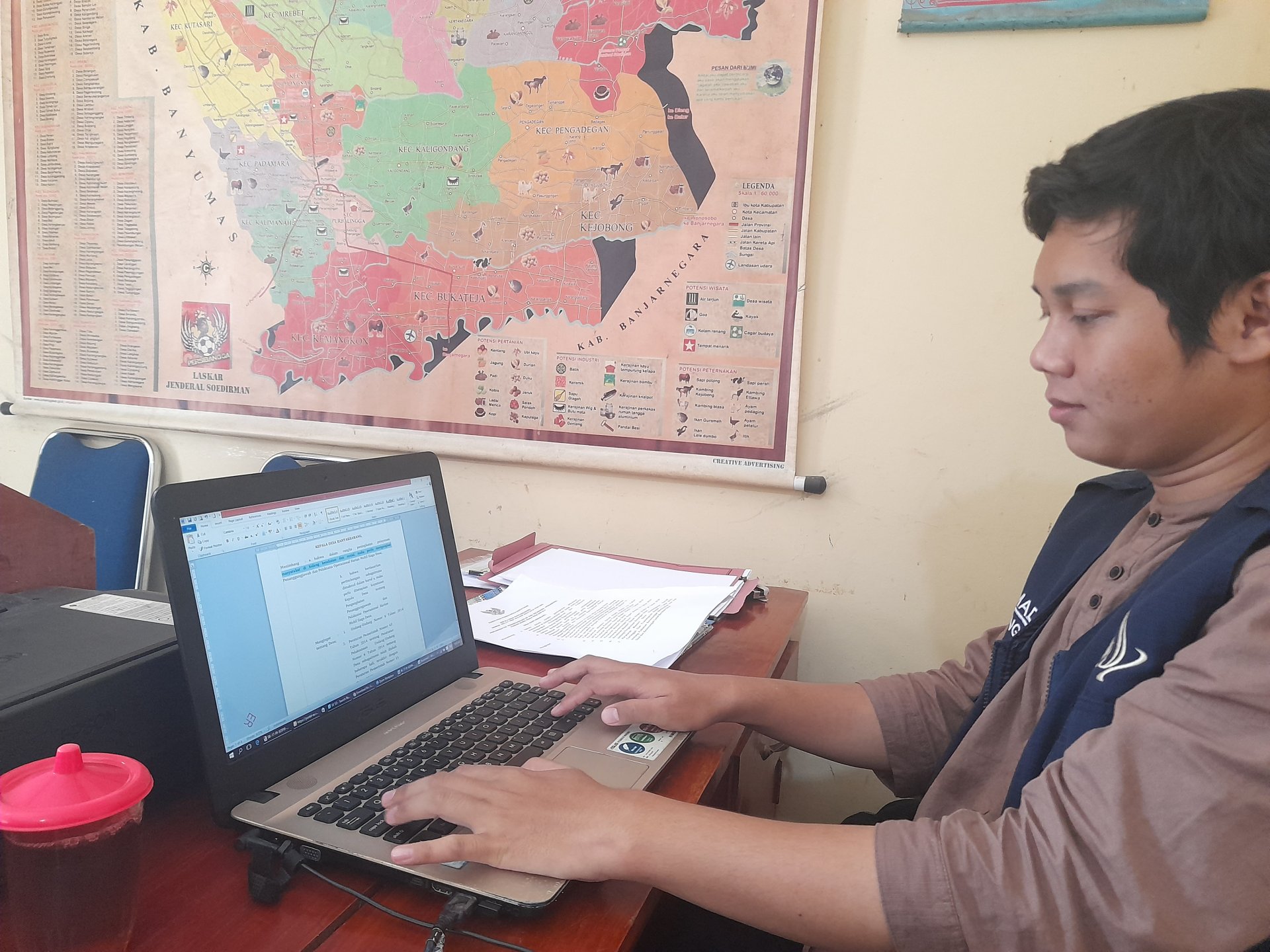 Piket dan pelayanan administrasi desa