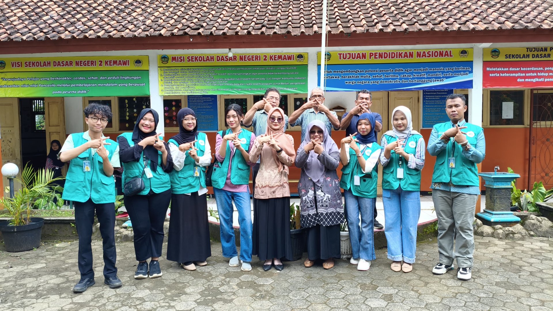 Kegiatan Desa, Pendidikan, dan Pemantauan Lingkungan